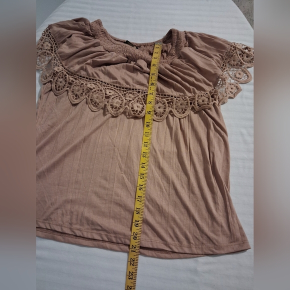 Tan Lace Trim Women's Top Size Med - Picture 8 of 11